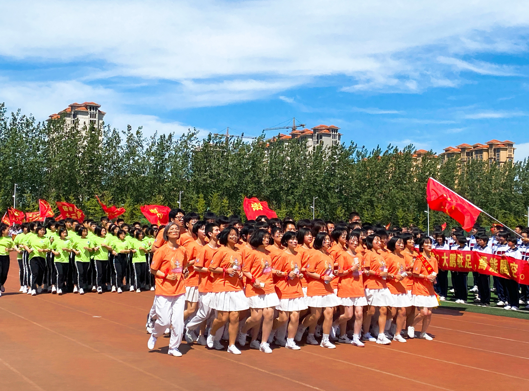  p>辽宁盘锦大洼高级中学始建于1977年,地处美丽的鹤乡辽河之滨,是