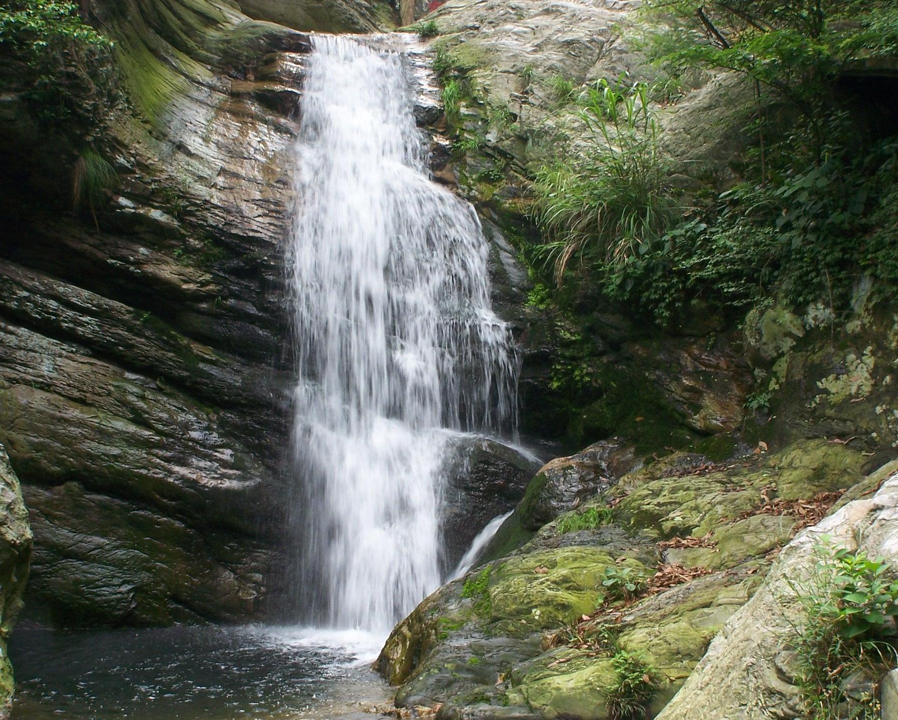 剪刀峡,位于江西省九江市庐山腹地,云中山城