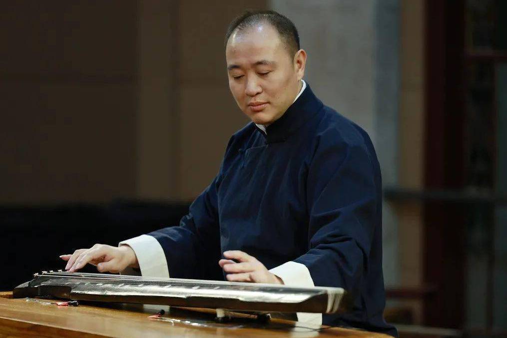 派 /a>第四代传人,吴门琴社社长,中国琴委会副主任,中国乐器协会古琴