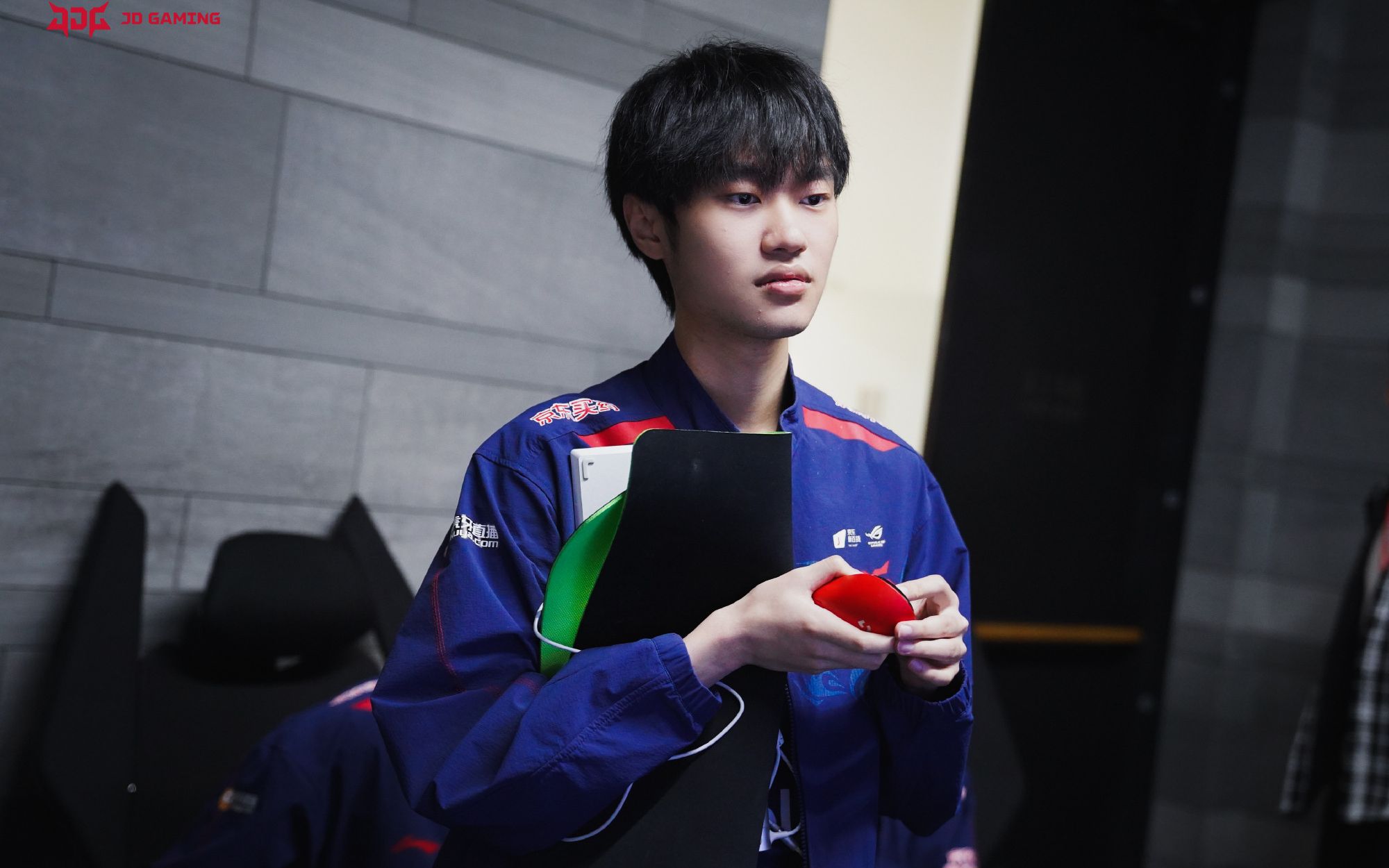 卓定(游戏id:knight),2000年5月22日出生于