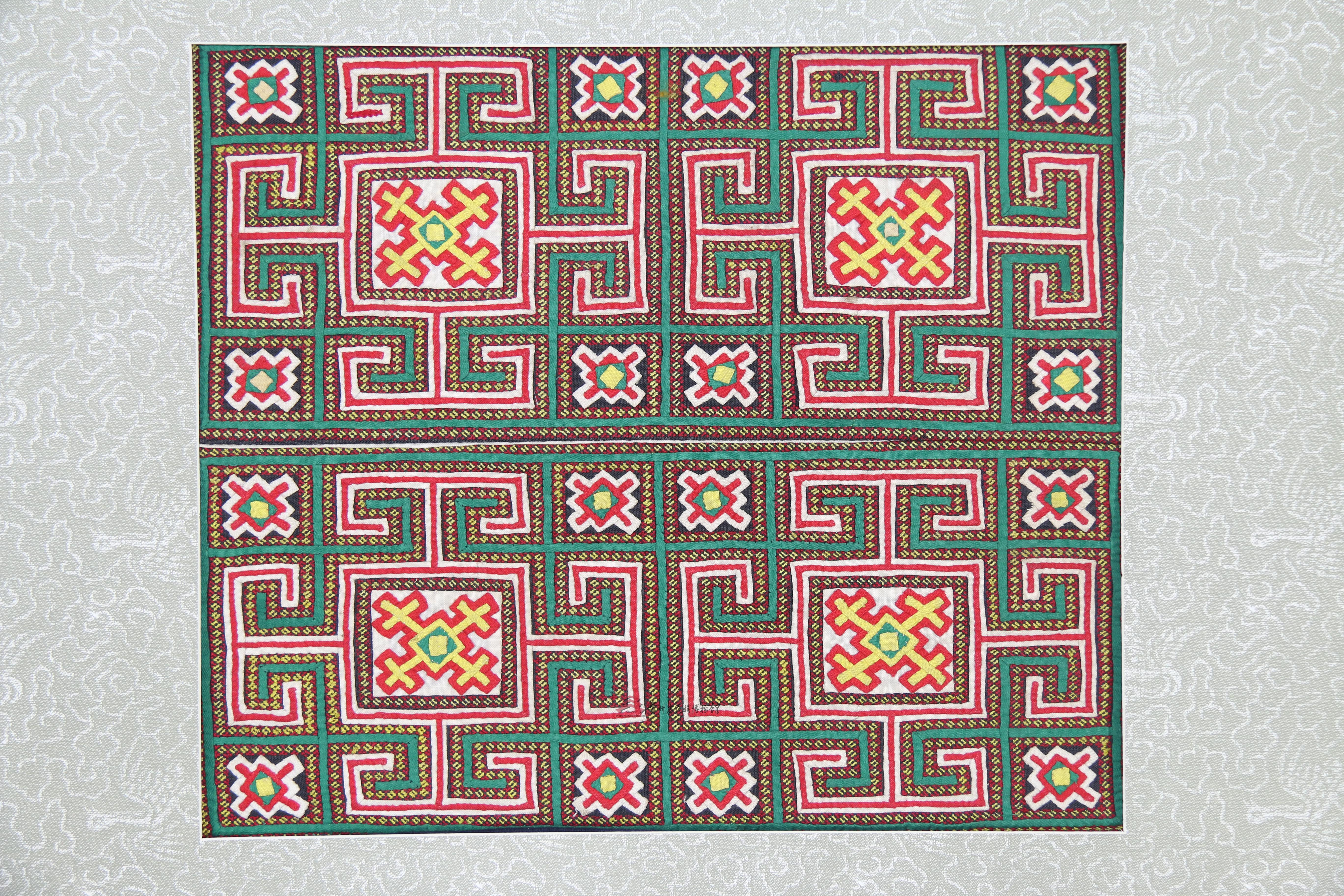 当代黔西苗族布贴几何纹绣片