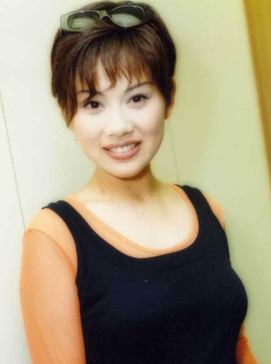 p data-id="gn2rvr7tc8">《同龄女子》是陈松伶在1998年发行的专辑.