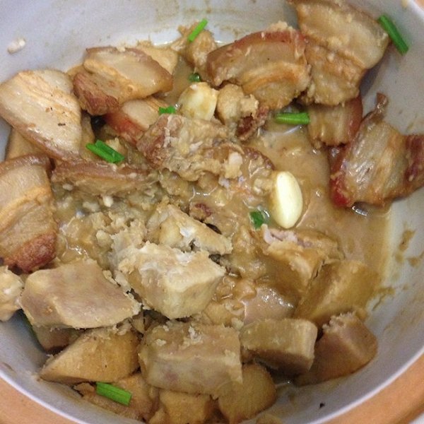 五花肉蒸芋头