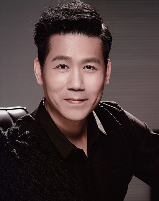  p>《只有孤单陪伴我》是由黄建铭作词,张明作曲,罗时丰,蓝心湄演唱的