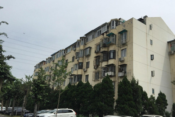  p>恩济里小区位于北京市海淀定慧寺,由无开发商建成,共计房屋1957户