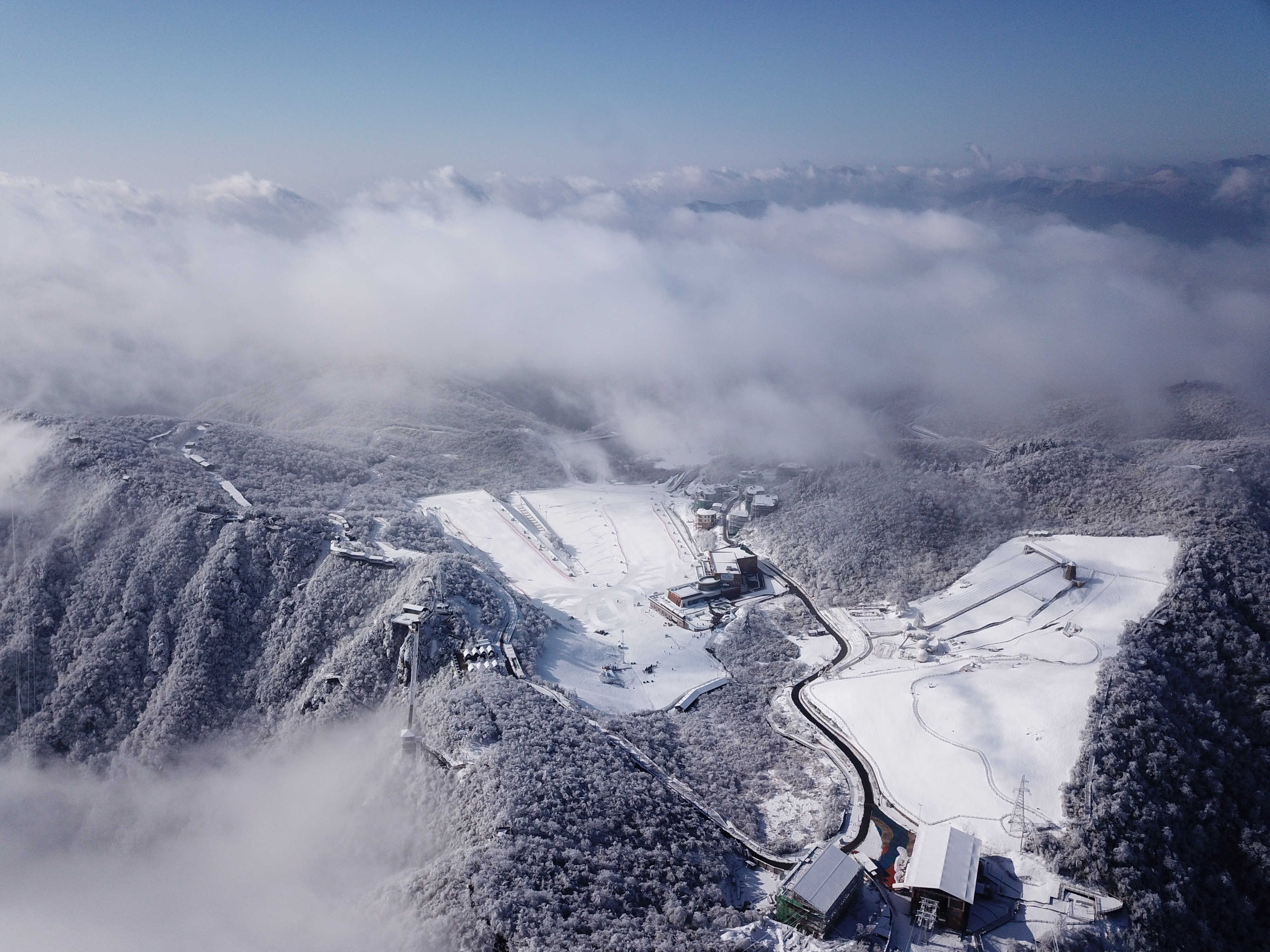 p>云上草原国际山地旅游度假区,位于浙江安吉山川乡,占地约5000亩