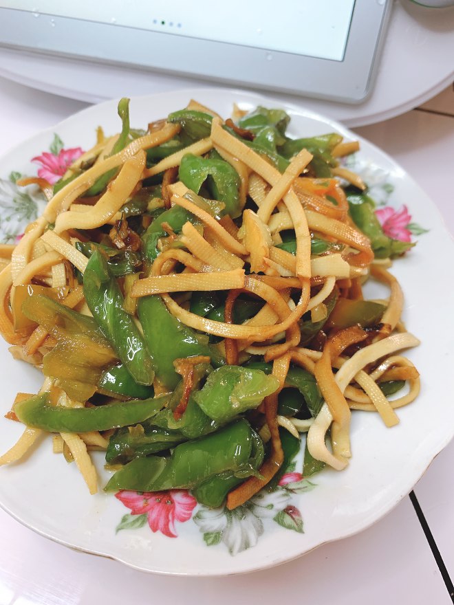 百叶青椒炒银芽