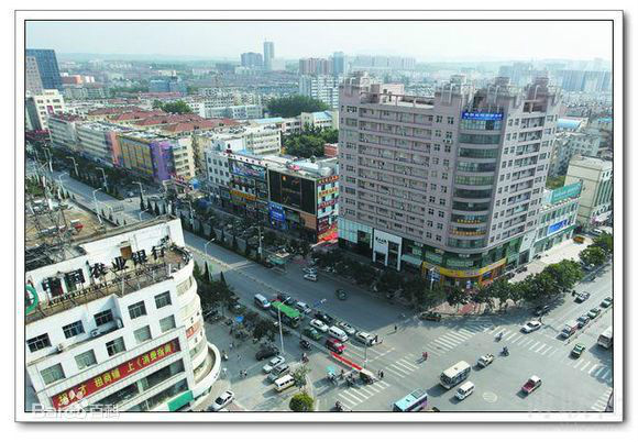 街,名称来自"满眼黄华"之意,是 a target="_blank" href="/item/晋城