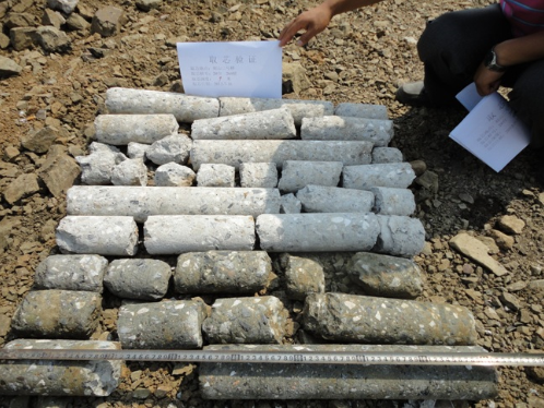 x1k9">取芯指的是为了解地层地质情况,对所钻地层进行岩石取样的过程