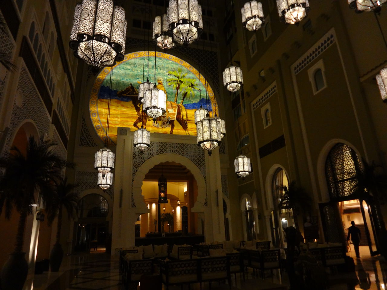 六国饭店是1903年由俄国人本僚木什金创建的,位于呼伦贝尔市扎兰屯市