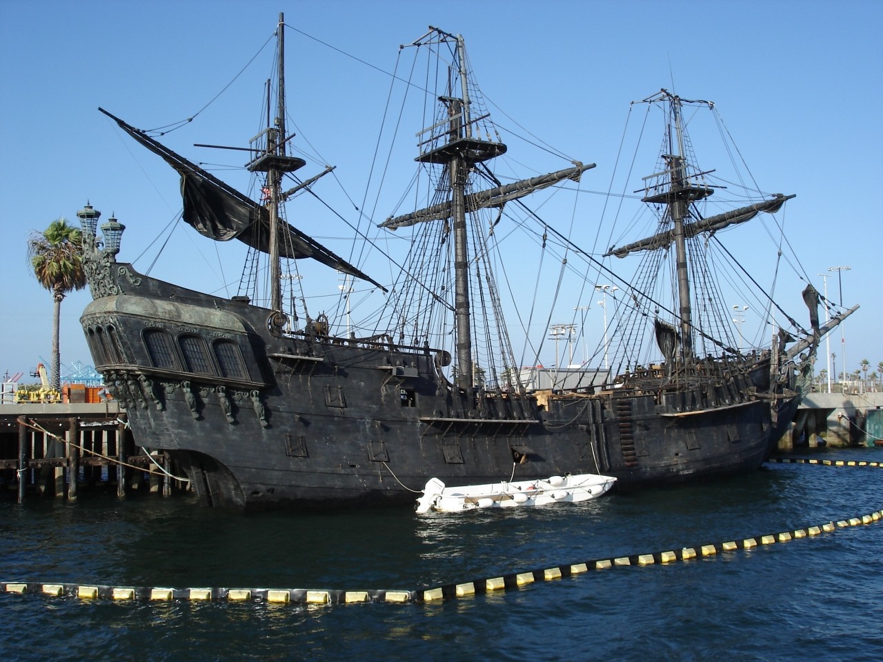  p>黑珍珠号(the  a target="_blank" href="/item/black pearl