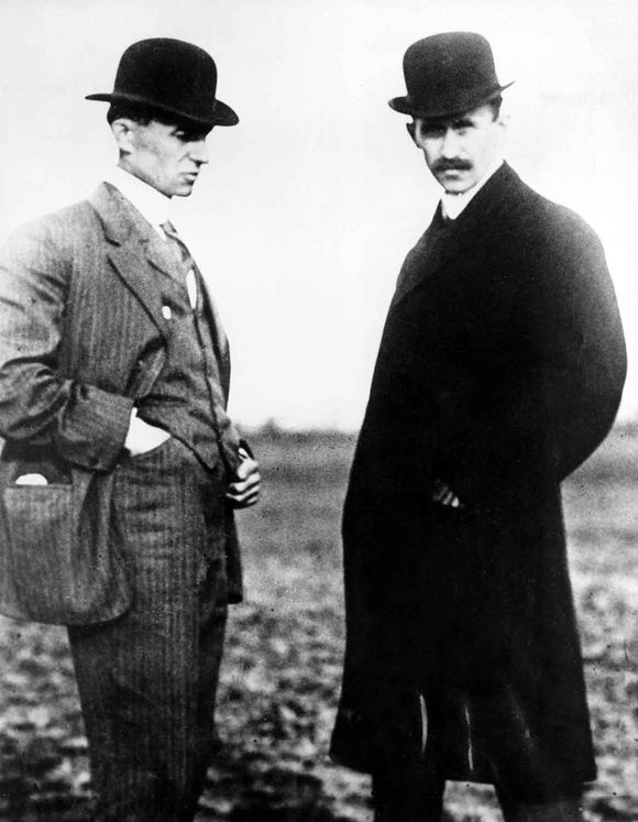  p>莱特兄弟(wright brothers)是美国著名的发明家,哥哥是威尔伯