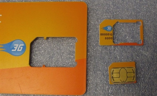 大部分手机使用的是标准卡,把小卡从大卡上取下来塞进手机的sim卡插槽