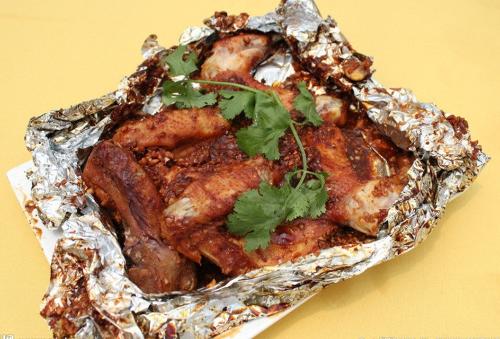  p data-id="gn7yhei0v5">三鲜纸包鸡的做法详细介绍 菜系及功效:苏菜