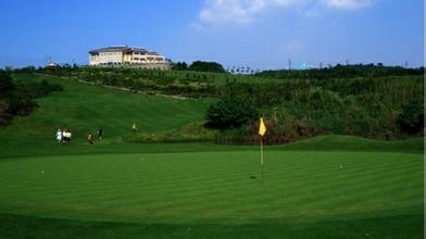 ">武汉金银湖国际高尔夫球场由武汉金银湖高尔夫国际俱乐部营运管理