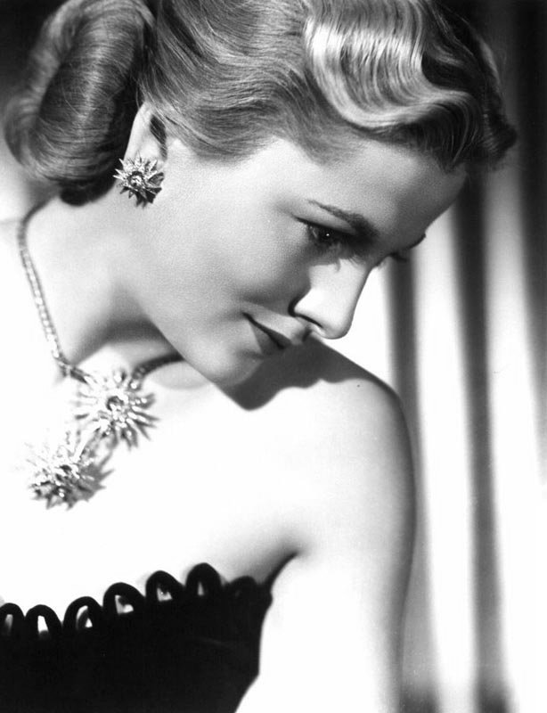  p>琼·芳登(joan fontaine,1917年11月21日—2013年12月15日),出生于