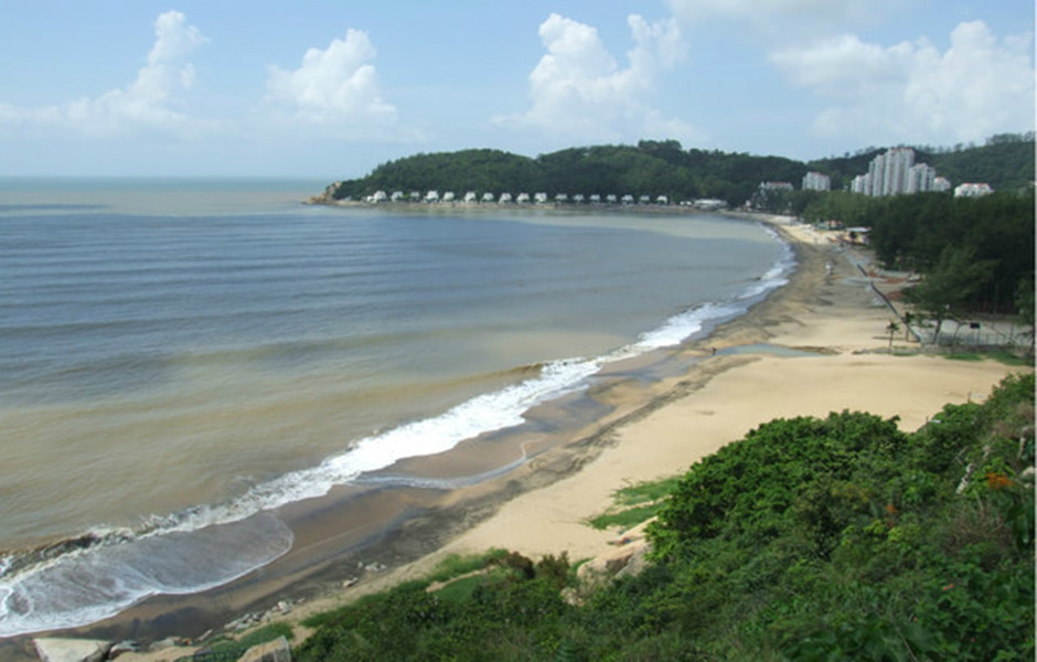  p data-id="gnzle9w8ue">黑沙海滩是中国澳门的天然海浴场,是免费