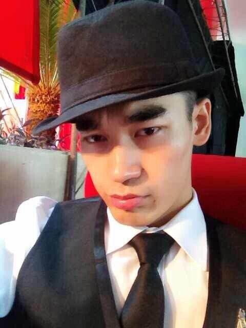  p data-id="gnvezmozy4">白加黑组合,是一个由殷晓维,米兰组成的组合