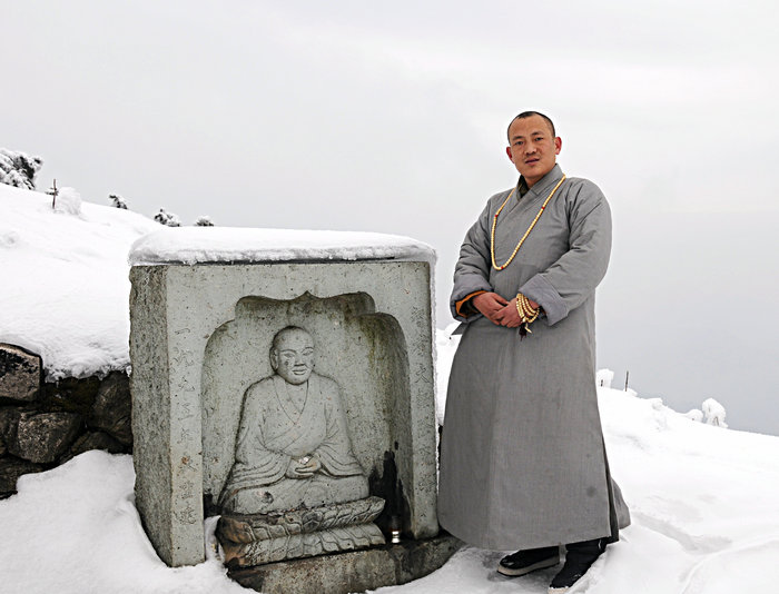 2004年在五台山碧山寺受三坛大戒. /p>