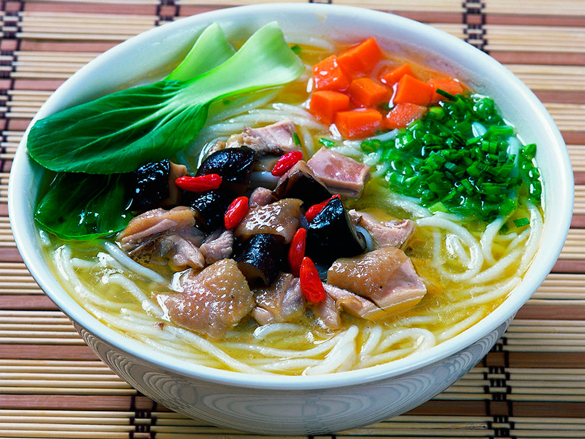 香菇鸡肉米线