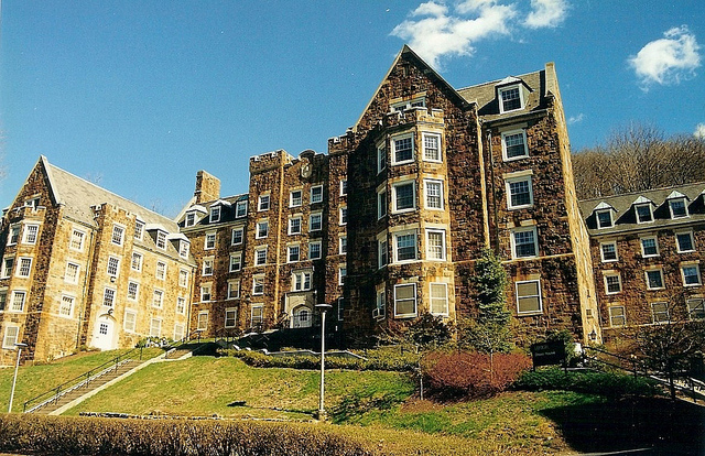 创校于1865年,是 a target="_blank" href="/item/美国/125486" data