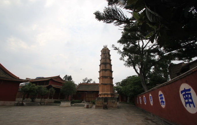 陆良大觉寺千佛塔