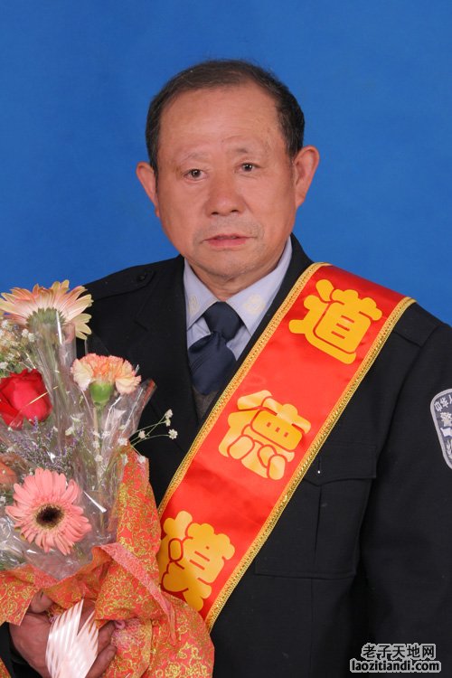  p>赵玉富,男,出生于安徽省涡阳县,获得过2009年度安徽"十大新闻人物"