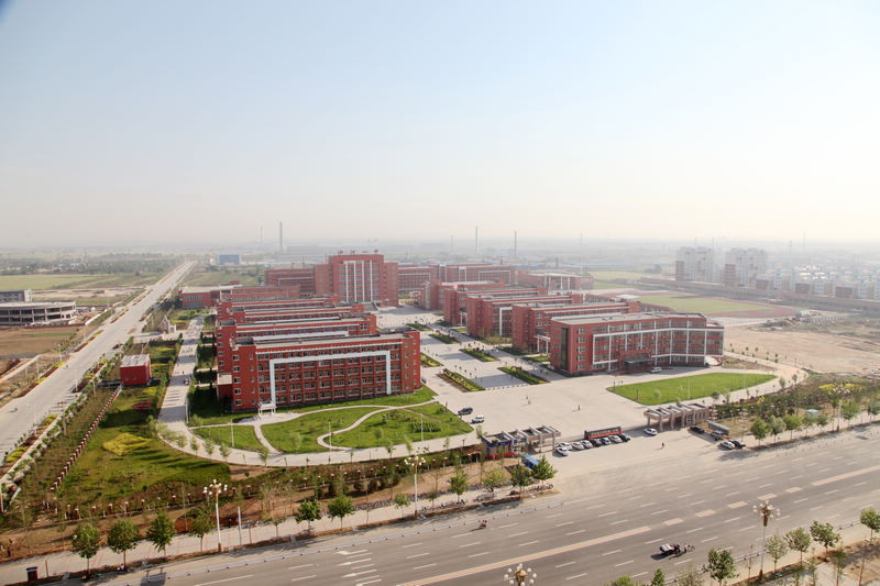  p>河北省沙河市第一中学是河北省重点中学,有50多年的办学历史.