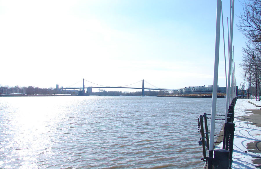  p>伊利运河(erie canal)的全长为584公里(363 英里),整条运河12米(39