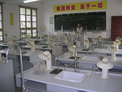 浠水闻一多中学