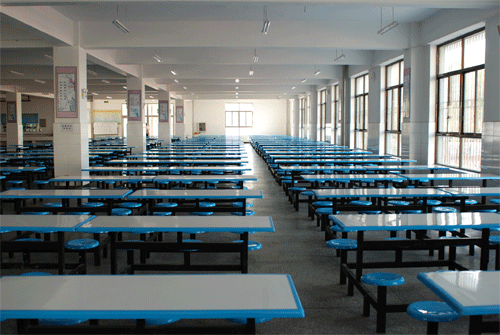 h1vz">沙湾市第一中学位于新疆维吾尔自治区塔城地区沙湾县城中心地带