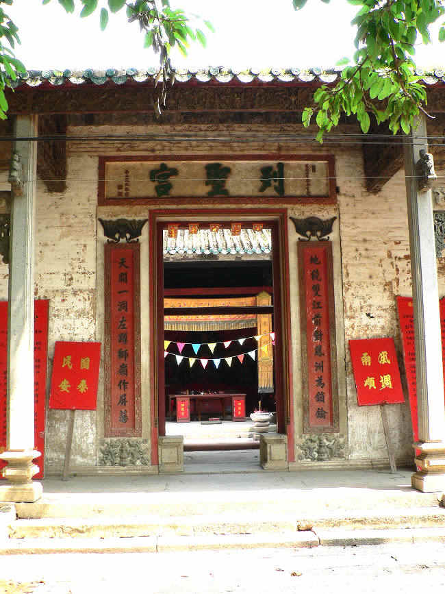  p>大王庙古建筑群坐落在平南县大安镇镇大街,由大王庙,粤东会馆,大