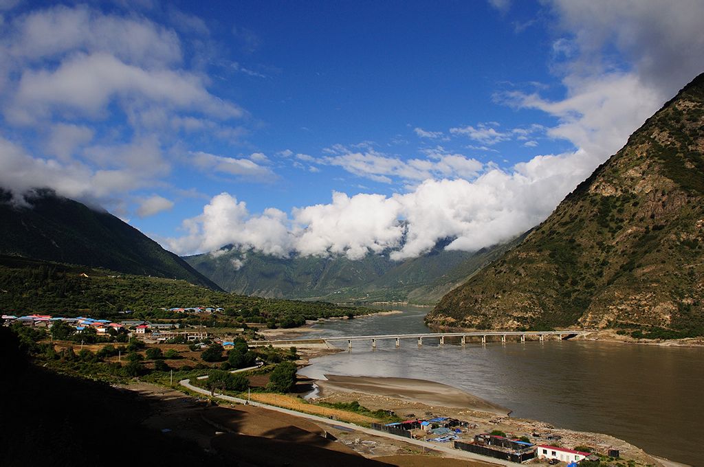 雅鲁藏布大峡谷