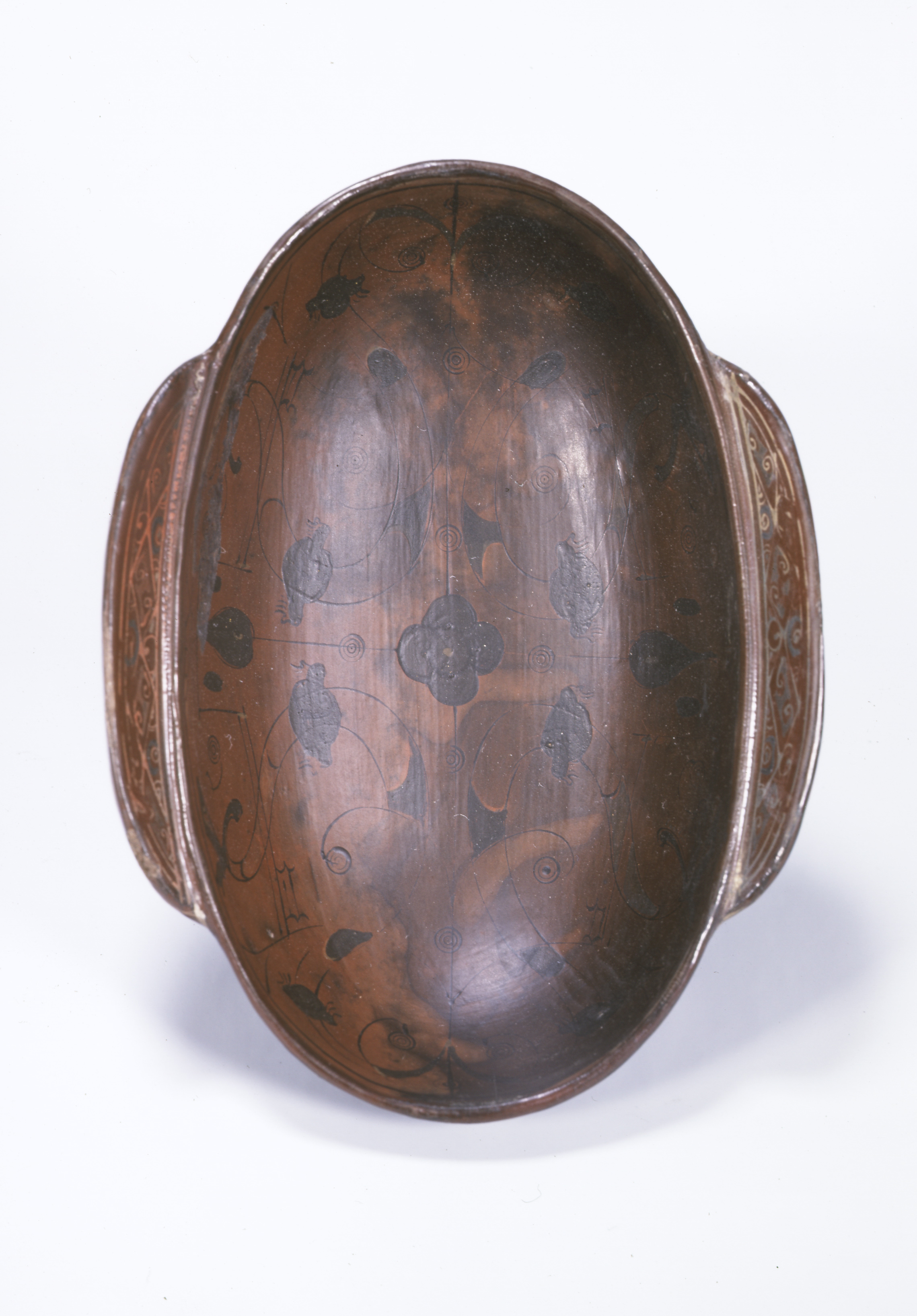 西汉彩绘夔龙纹漆耳杯