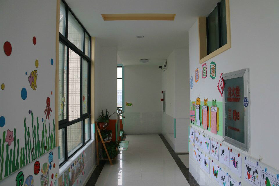 通城县滨江幼儿园地处于平安滨江苑内,占地面积有3800余平方米,<a