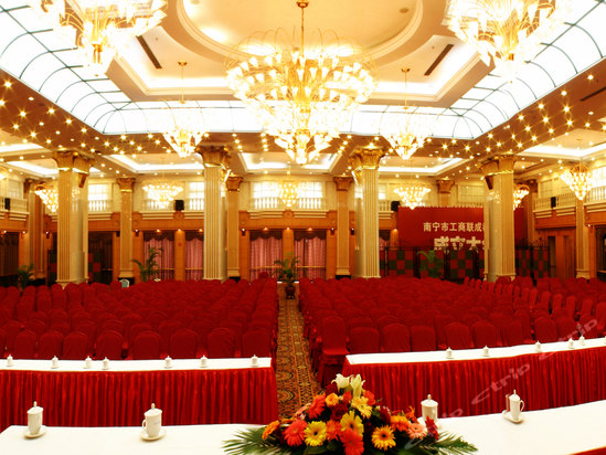  p>南宁邕江宾馆坐落于南宁繁华商业中心的安静地带,依傍美丽的邕江