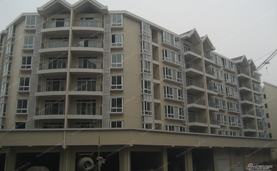  p>长盛花园工程是由重庆百能房地产开发有限公司投资建设,重庆铁林