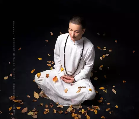  p>于雷,国学讲师,禅乐歌者,曼殊一叶创始人,国学佛学新媒体传播者.