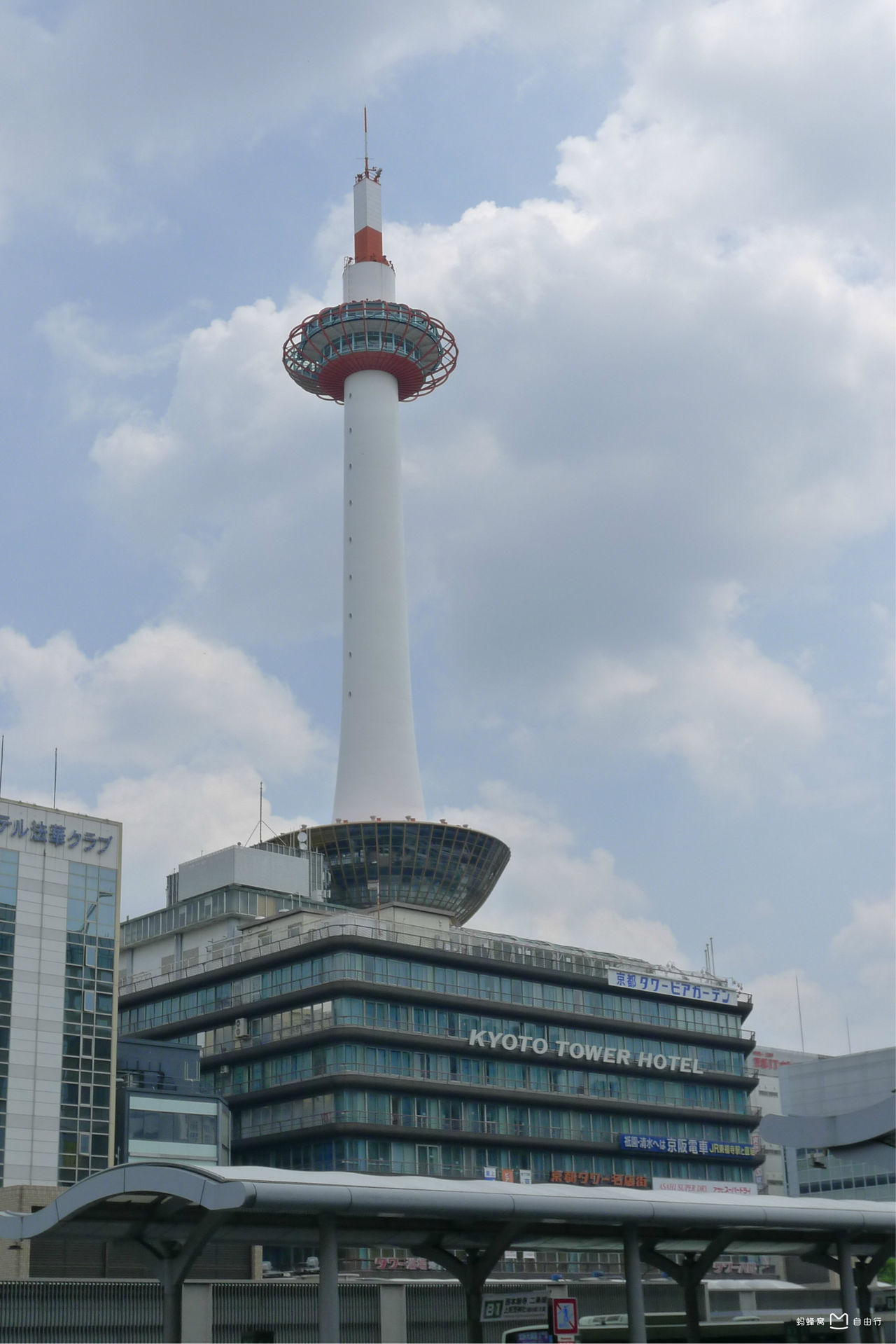 位于日本京都市下京区的瞭望塔,京都塔的造型是由建筑师山田守操刀