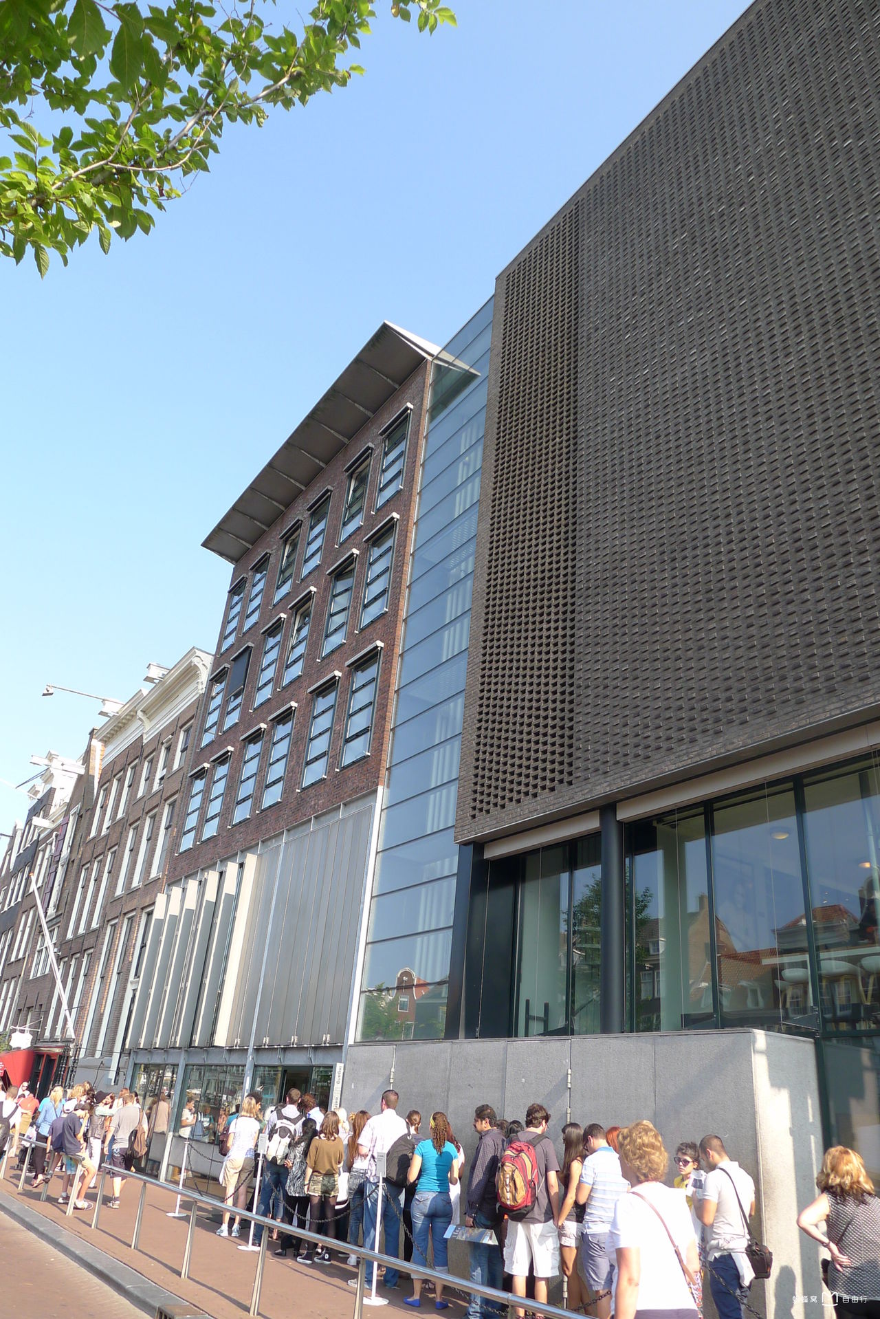 是一间纪念犹太人安妮·法兰克的博物馆,这里也曾经是安妮·法兰克一