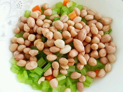 水芹拌花生仁
