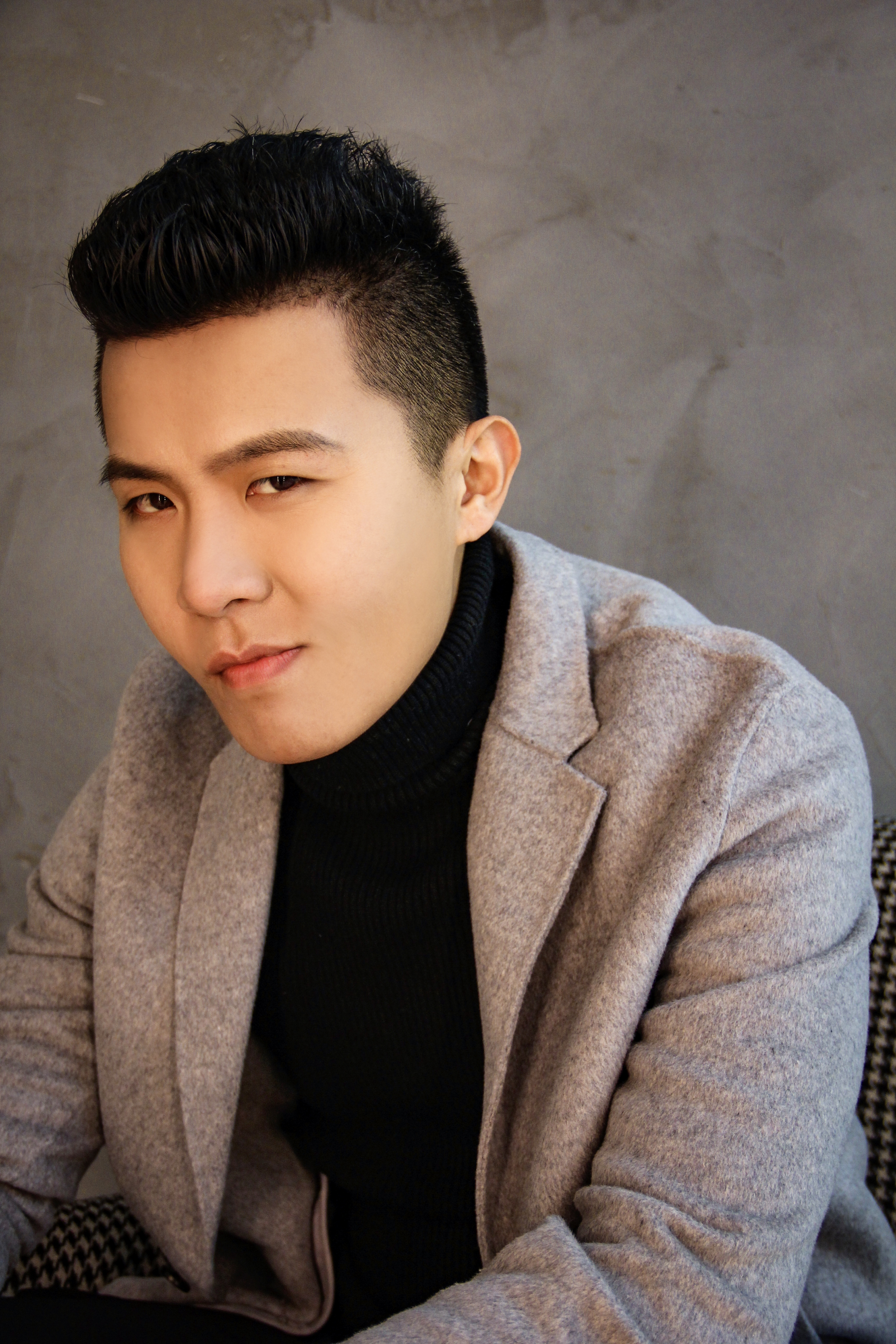 出生于山东青岛,中国内地男演员