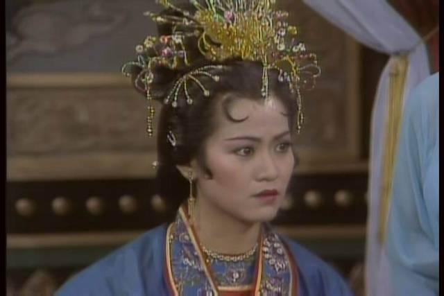  p>斑斑,原名黎小雯,出生于中国香港,中国香港女艺人.