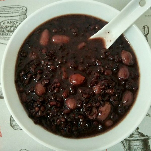红豆花生黑米粥