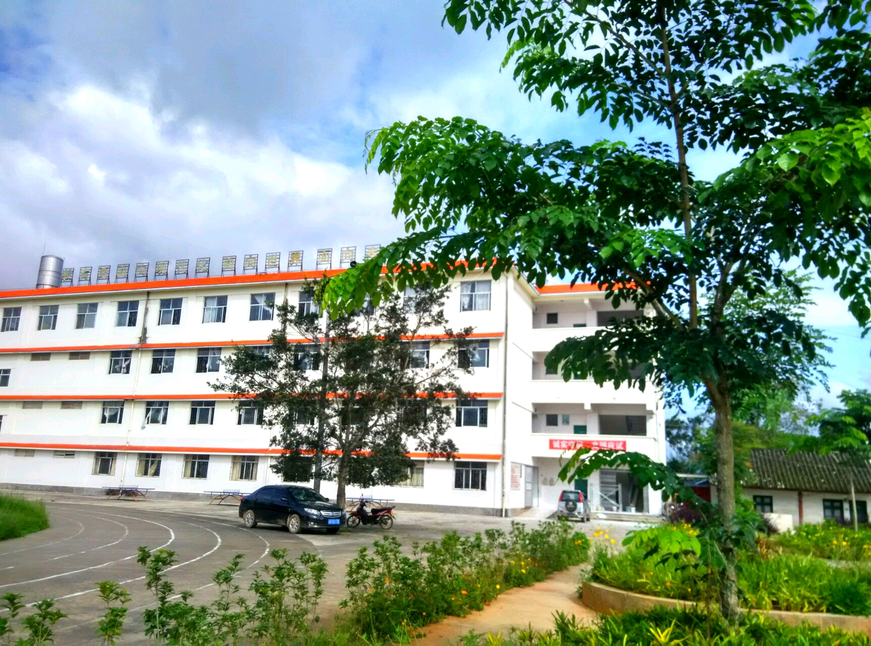 勐海县黎明中学