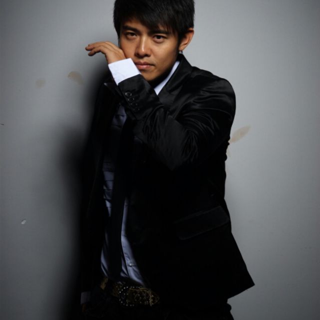 《我管不住我眼泪》是网络歌手顾凯填词,谱曲并演唱的一首歌曲