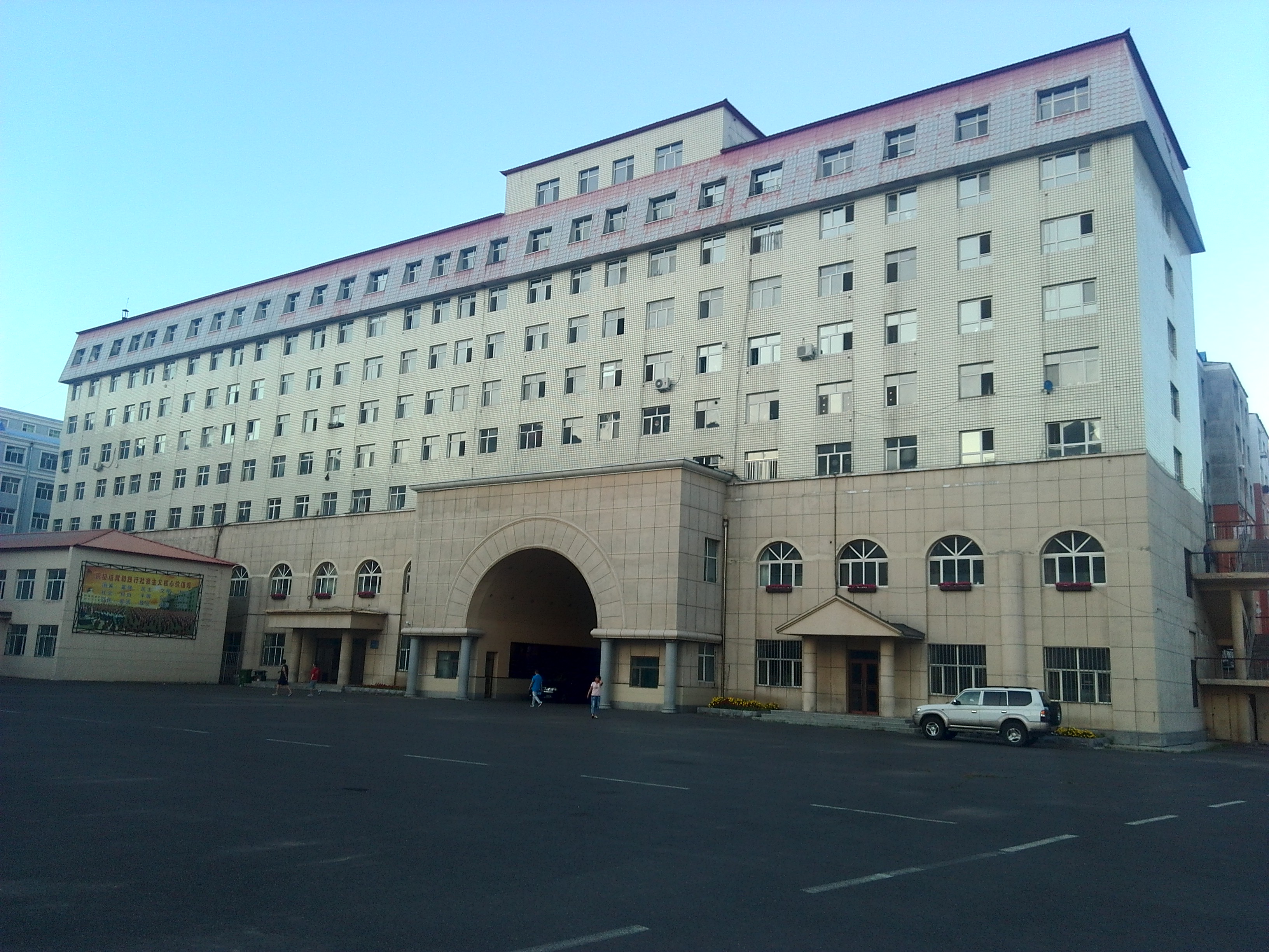  p>鸡西实验中学(jixi experimental high school)位于黑龙江省鸡西市