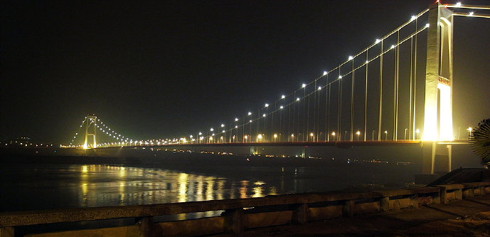  p>西陵长江大桥(xiling yangtze river bridge),是中国湖北省宜昌市