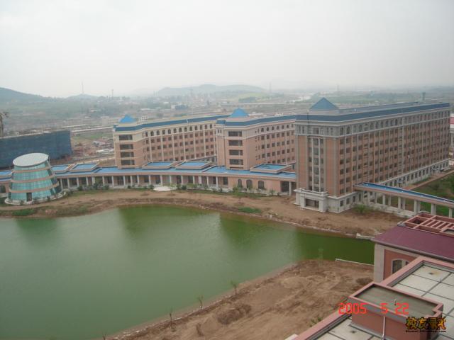  p>渤海大学(bohai university),简称"渤大",位于渤海之滨的历史文化