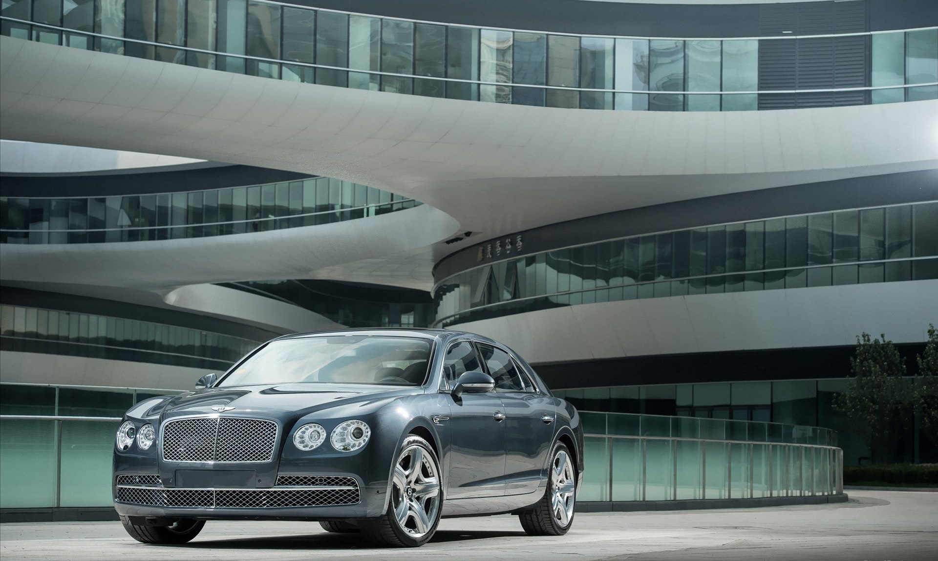 1919年,w.o.宾利先生创办了宾利汽车公司.